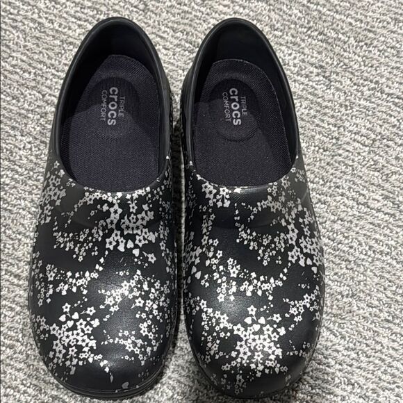 CROCS Black and White Slippers with Floral Design - Picture 1 of 5